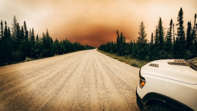 Den Behörden zufolge sind bereits mehr als 100.000 Quadratkilometer Wald und andere Landschaften abgebrannt. (Bild: AFP)