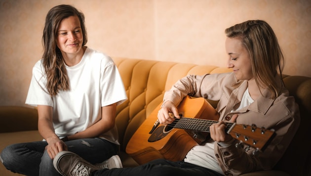 Karoline Buchegger (li.) und Stefanie Appenauer alias „Karonie“ (Bild: Stefanie Appenauer)