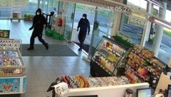 In Natschbach wurden Täter nach Raub auf Tankstelle geschnappt. (Bild: LPD NÖ)