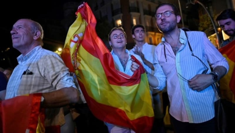 Die vorgezogene Parlamentswahl in Spanien hat sich am Sonntagabend zu einem echten Thriller entwickelt. (Bild: AFP)