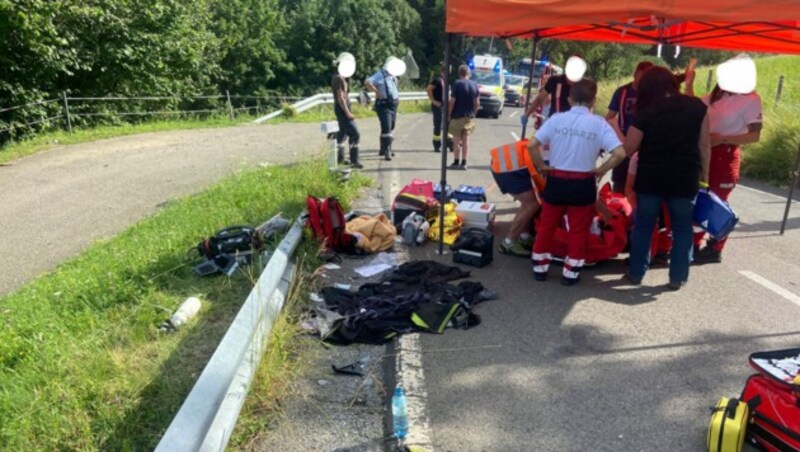 Der Motorradunfall in Schöder forderte die Einsatzkräfte (Bild: FF Schöder)