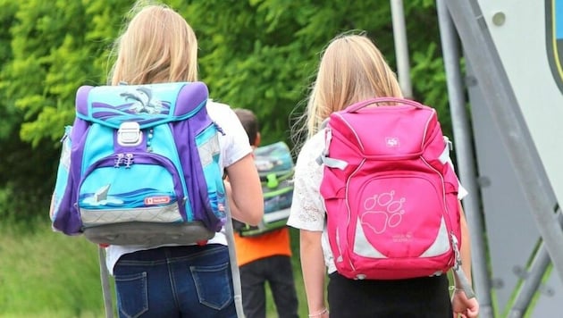 Marke, Preis, Gewicht - was Sie bei der Wahl der richtigen Schultasche tatsächlich beachten sollten. (Bild: Evelyn Hronek Kamerawerk)