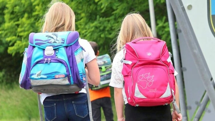 Auf dem Schulweg können Gefahren lauern (Symbolbild)
