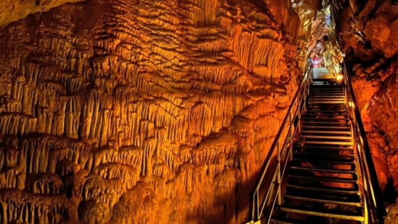 In der Höhle wurden Wege angelegt. (Bild: Tobias Jenic)