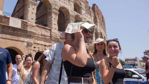 Italien (im Bild das Kolosseum in Rom), Griechenland und Co. werden für die Tiroler weiter die Top-Reiseziele bleiben, sind sich die Betreiber der Reisebüros sicher. Trotz der Hitze. (Bild: Matteo Nardone)