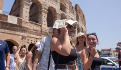 Italien (im Bild das Kolosseum in Rom), Griechenland und Co. werden für die Tiroler weiter die Top-Reiseziele bleiben, sind sich die Betreiber der Reisebüros sicher. Trotz der Hitze. (Bild: Matteo Nardone)