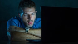 Junge Frauen erhoben wiederholt Vorwürfe, von voyeuristischen Airbnb-Vermietern ausgespäht ...