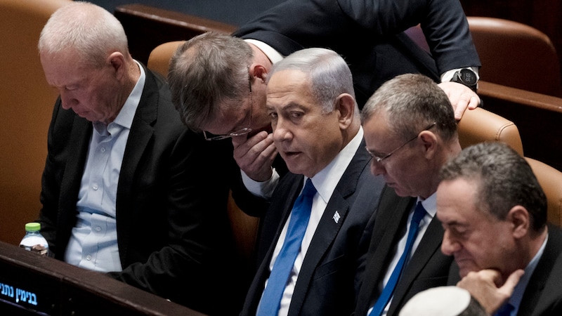Benjamin Netanjahu miniszterelnök kormányát az összeomlás veszélye fenyegeti. (Bild: The Associated Press)