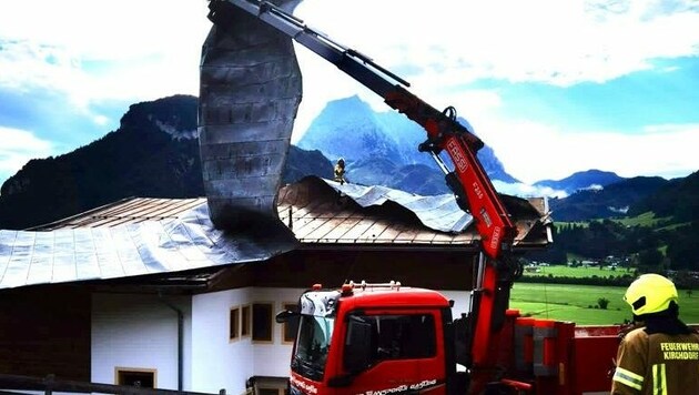 In Kirchdorf in Tirol wurde dieses Haus abgedeckt. (Bild: Zoom.Tirol)