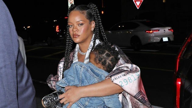 Rihanna top gestylt während eines Restaurantbesuchs in Santa Monica (Bild: Messika)