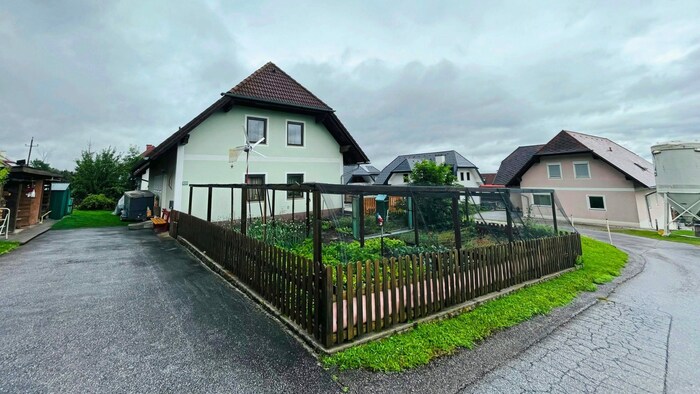 In diesem Haus geschah die schreckliche Tat. Das Motiv liegt bisher im Dunkeln, das ...
