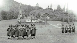 „D’Thurnbergerleut“ erinnern mit ihrem uralten Tanz an die Türkenangriffe im 15. Jahrhundert. (Bild: Bildarchiv SAGEN.at)