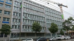 Auch in der Dresdnerstraße 108 werden aus verschmähten Büroflächen Wohnungen. Private können es sich selten leisten, bei Lage und Ausstattung so wählerisch zu sein wie Firmen. (Bild: Tomschi Peter)