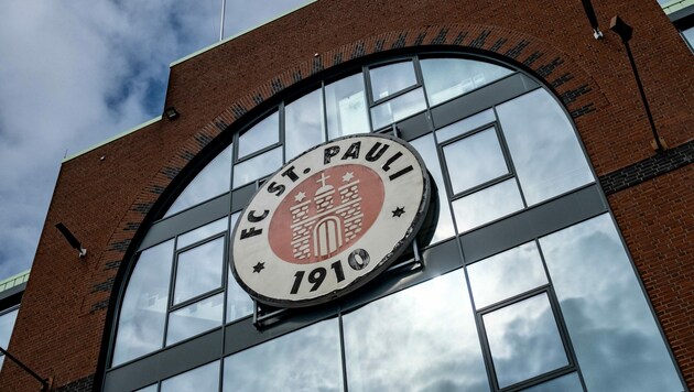 In der Heimstätte vom FC St. Pauli ereignete sich ein Arbeitsunfall mit Todesfolge. (Bild: APA/AFP/Axel Heimken)
