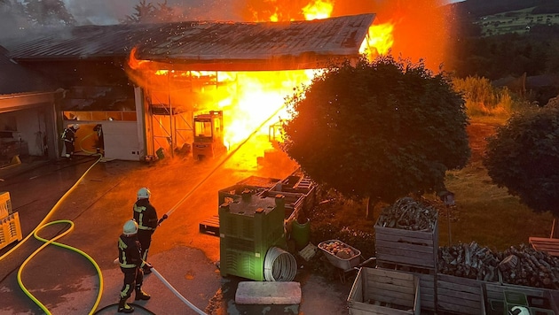 70 Kräfte von vier Feuerwehren waren im Einsatz. (Bild: FF Pöllau)