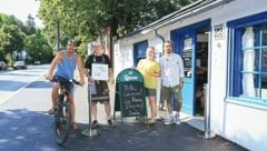 Der Radweg führt direkt an der Pizzeria „La Mama“ vorbei. Gäste müssen beim Betreten des Lokals auf der Hut sein, die Radfahrer sind teils mit einem irren Tempo unterwegs. (Bild: Tomschi Peter)