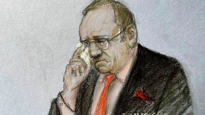 Ein Bild der Gerichtszeichnerin zeigt Spacey bei der Urteilsverkündung.
