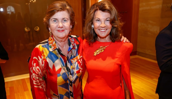 Noch eine Ex schaute vorbei: Die ehemalige Bundeskanzlerin Brigitte Birlein (re.) mit Helga ...