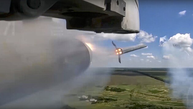 Ein Bodenangriffsjet der russischen Luftwaffe während eines Einsatzes über der Ukraine (Bild: Russian Defense Ministry Press Service)