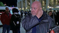 ORF-Kulturredakteur Didi Petschl wurde beim ersten Rammstein-Konzert attackiert. (Bild: ORF (Screenshot))