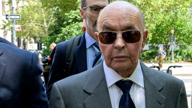 Tottenham-Besitzer Joe Lewis wurde am Mittwoch kurzzeitig vom FBI festgenommen. (Bild: APA/AFP/ANGELA WEISS)