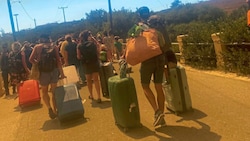 Stundenlang mussten die Touristen samt ihrem schweren Gepäck laufen (Bild: Ines und Markus Pf.)