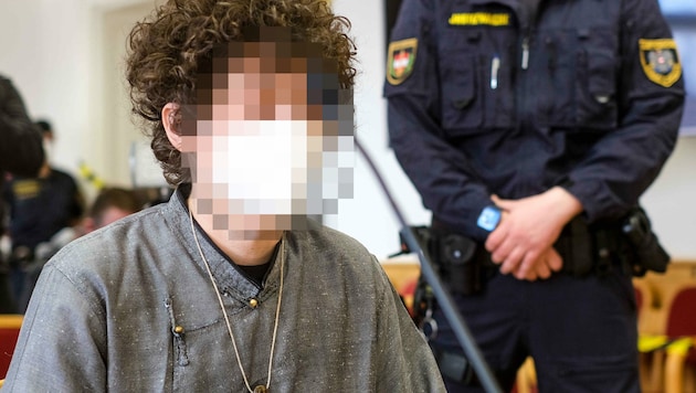 Florian O. (38) bei einem Prozess im Linzer Landesgericht. Nun sammeln Unterstützer für ihn und seine Familie Spenden. (Bild: Einöder Horst, Krone KREATIV)