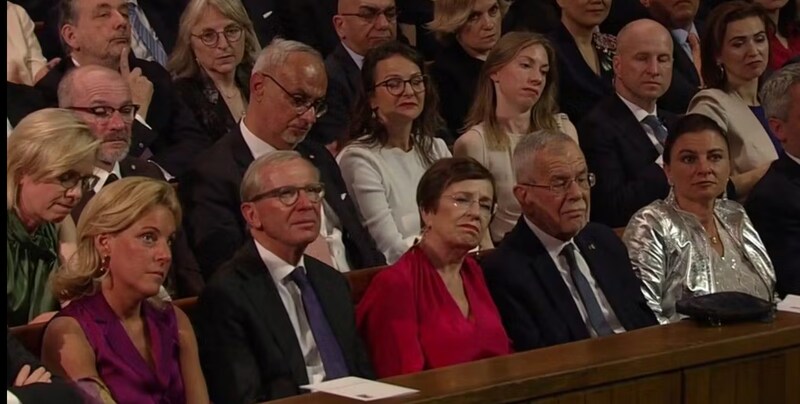 Christina Haslauer und Landeshauptmann Wilfried Haslauer (ÖVP) neben Doris Schmidauer, Bundespräsident Alexander Van der Bellen und Katharina Nehhammer (Bild: ORF)