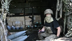 Ein ukrainischer Soldat in der Nähe von Bachmut (Symbolbild) (Bild: AFP)