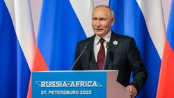 Der russische Präsident Wladimir Putin sicherte den afrikanischen Staaten am Donnerstag verlässliche Getreidelieferungen zu. (Bild: AFP)