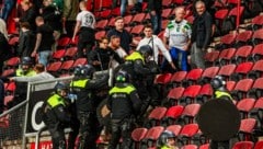 Unschöne Szenen in Enschede (Bild: APA/AFP/ANP/Vincent Jannink)