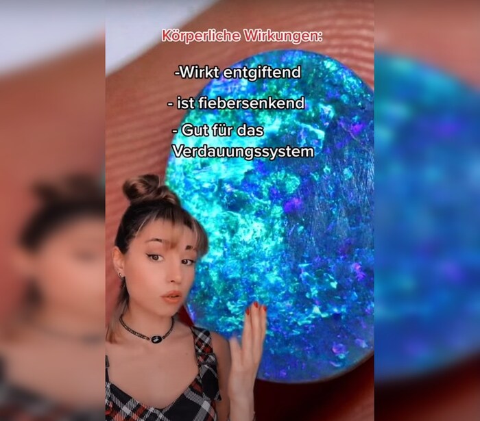 In verschiedenen Videos bewirbt Yasmin Schmidt diverse, angeblich heilende, Produkte.