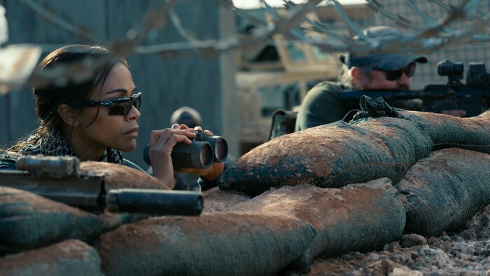 Zoe Saldana („Guardians of the Galaxy“) spielt die CIA-Agentin Joe, die ihren Job mit ihrer ...
