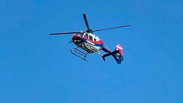 Die beiden Deutschen wurden mit dem Hubschrauber der Linzer Flugpolizei gerettet. (Symbolbild) (Bild: Christian schulter)