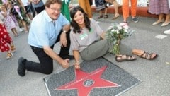 Bürgermeister Thomas Krainz feiert mit Magdalena Lobnig ihren Stern am Walk of Fame! (Bild: Rojsek-Wiedergut Uta)