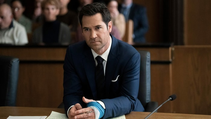 Schauspieler Manuel Garcia-Rulfo steht als Mickey Haller in der Netflix-Serie „The Lincoln ...