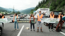 Lange Staus werden dieses Wochenende für Urlauber zur Zerreißprobe. Auch die Letzte Generation sorgte auf der Brennerautobahn für Unruhen. (Bild: Letzte Generation)