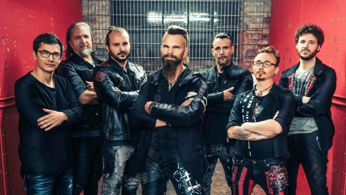Am Sonntag heizen dann die Mitglieder der Band Saltatio Mortis dem Publikum ein.