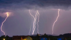 Tausende Blitze erleuchteten den Kärntner Himmel. (Bild: Dieter Arbeiter Pressefotograf)