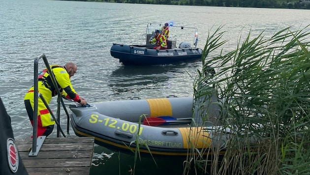 Die Leiche des Seglers wurde gegen 21.25 Uhr im Irrsee entdeckt. (Bild: ÖWR LV Salzburg)