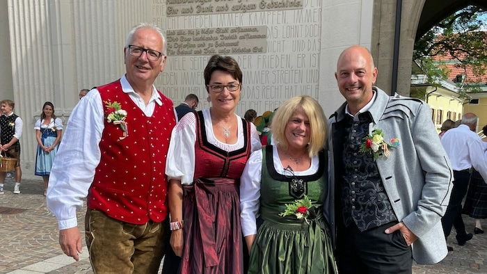 Mit dabei: Landtagspräsident Reinhart Rohr, Landesrätin Beate Prettner, Kirchtags-Vereins-Obfrau ...