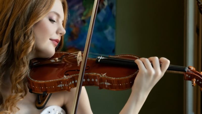 Für Jennifer Gheorghita ist die Geige ihr Leben. (Bild: Claus Comelli-Stuckenfeld Location: Schloss Rosegg / Kärnten)