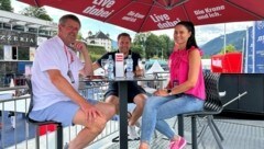 Florian Zinnagl, Geschäftsführer des Generali Open, stand am Dach des coolen „Krone“-Trucks Jasmin Steiner (Chefin vom Dienst) und Claus Meinert (Chefredakteur) Rede und Antwort. (Bild: Marco Regensburger)