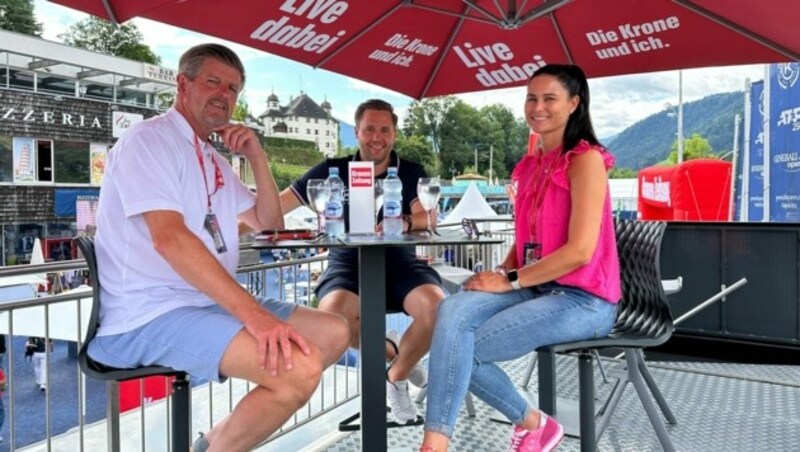 Florian Zinnagl, Geschäftsführer des Generali Open, stand am Dach des coolen „Krone“- Trucks Jasmin Steiner (Chefin vom Dienst) und Claus Meinert (Chefredakteur) Rede und Antwort. (Bild: Marco Regensburger)