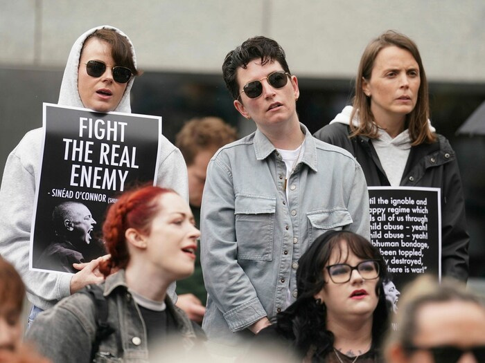 Frauen in Dublin würdigen die Furchtlosigkeit von O‘Connor, Missstände anzuprangern.