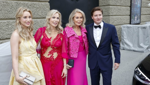 Theresa Prinzessin Zu Leiningen, Gabriele Prinzessin Zu Leiningen, Renate Thyssen-Henne, Aly Muhammad Aga Khan (v.l.n.r.) (Bild: Tschepp Markus)