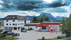 Dunkle Wolken über Zentrasport, der Zentrale von Sport 2000 in Ohlsdorf (Oberösterreich): Der Insolvenzantrag wird demnächst eingereicht. (Bild: Wolfgang Spitzbart)