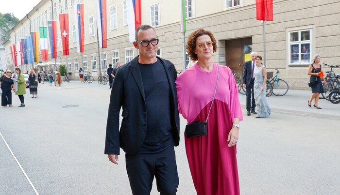 Der deutsche Autor Albert Ostermaier kam mit seiner Ehefrau zur Premiere von Currentzis’ „The ...
