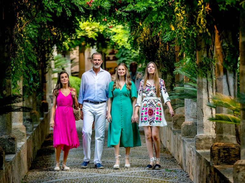 Königin Letizia, König Felipe, Kronprinzessin Leonor und Prinzessin Sofia besuchen die Alfabia-Gärten in Bunyola. (Bild: Royal Press Europe / Action Press / picturedesk.com)