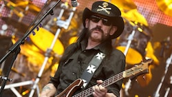 1975 gründete Kilmister die Band Motörhead. (Bild: APA/dpa/Axel Heimken)